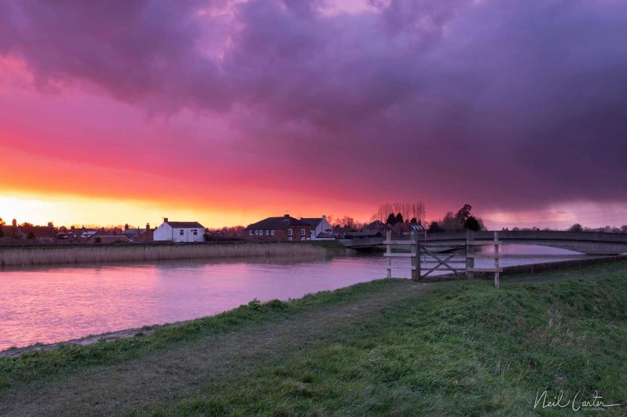 Riverbank Guest House Wiggenhall Saint Germans Eksteriør bilde